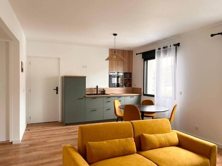 Home 724 Saint-Leger-du-Bourg-Denis Eksteriør bilde