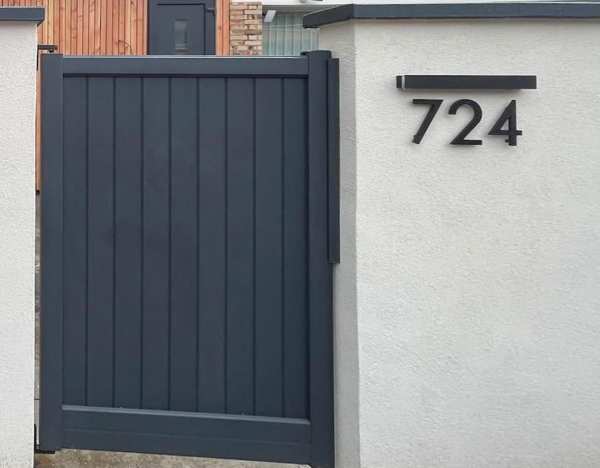 Home 724 Saint-Leger-du-Bourg-Denis Eksteriør bilde